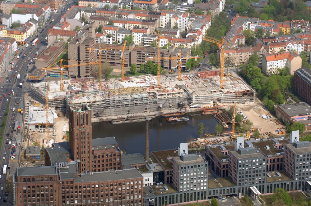 Luftbild Berlin - Blick auf die Baustelle am Hafen Tempelhof in Berlin