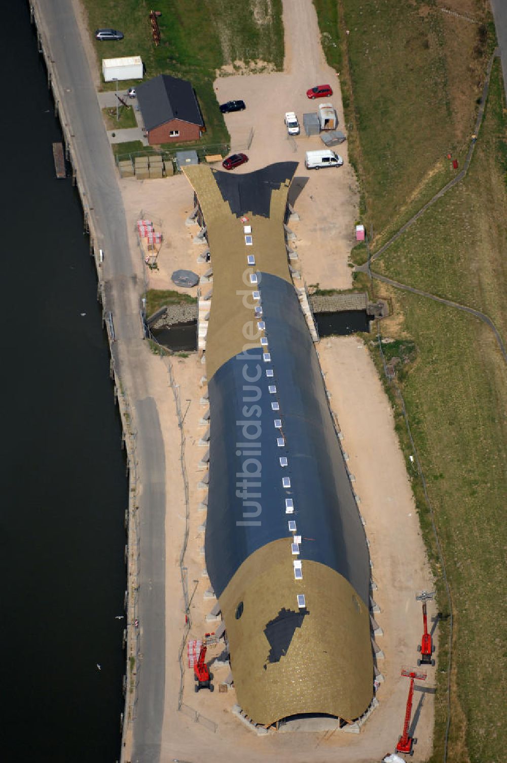 Friedrichskoog von oben - Blick auf eine Baustelle für eine Indoor - Spielhalle in Friedrichskoog