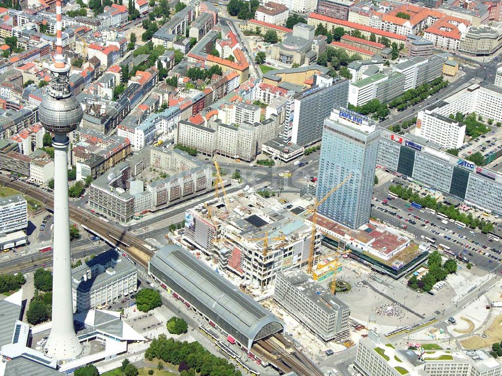 Luftbild Berlin - Blick auf die Baustelle vom Kaufhof am Alexanderplatz in Berlin-Mitte