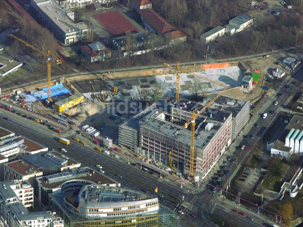 Berlin von oben - Blick auf die Baustelle am Klingelhöfer dreieck in Berlin Tiergarten