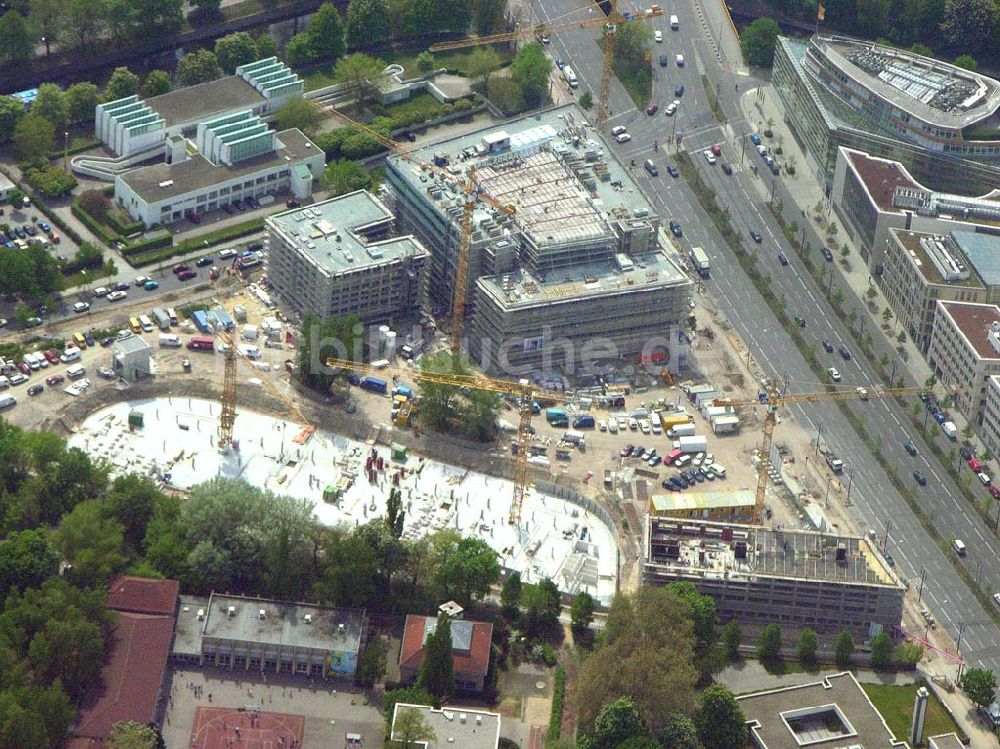 Luftaufnahme Berlin-Tiergarten - Blick auf die Baustelle am Klingelhöfer Dreieck in Berlin Tiergarten