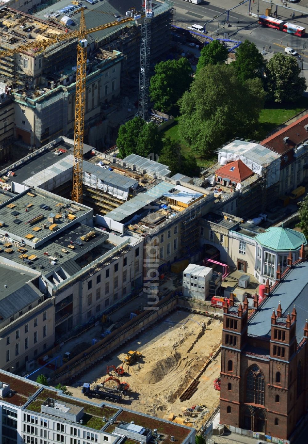 Berlin von oben - Blick auf die Baustelle der Kronprinzengärten in Berlin- Mitte