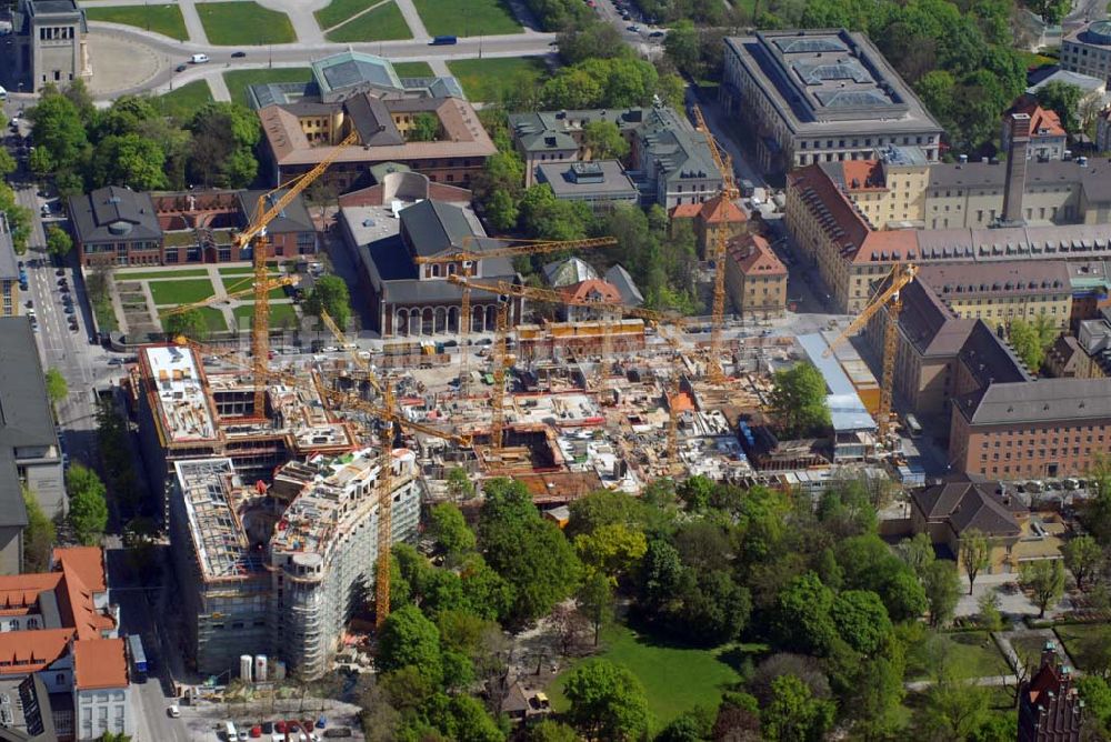 Luftaufnahme München - Blick auf die Baustelle der Lenbach Gärten, einem urbanen Wohn- und Geschäftshauskpmplex südlich Abtei und Pfarrei St. Bonifaz in München