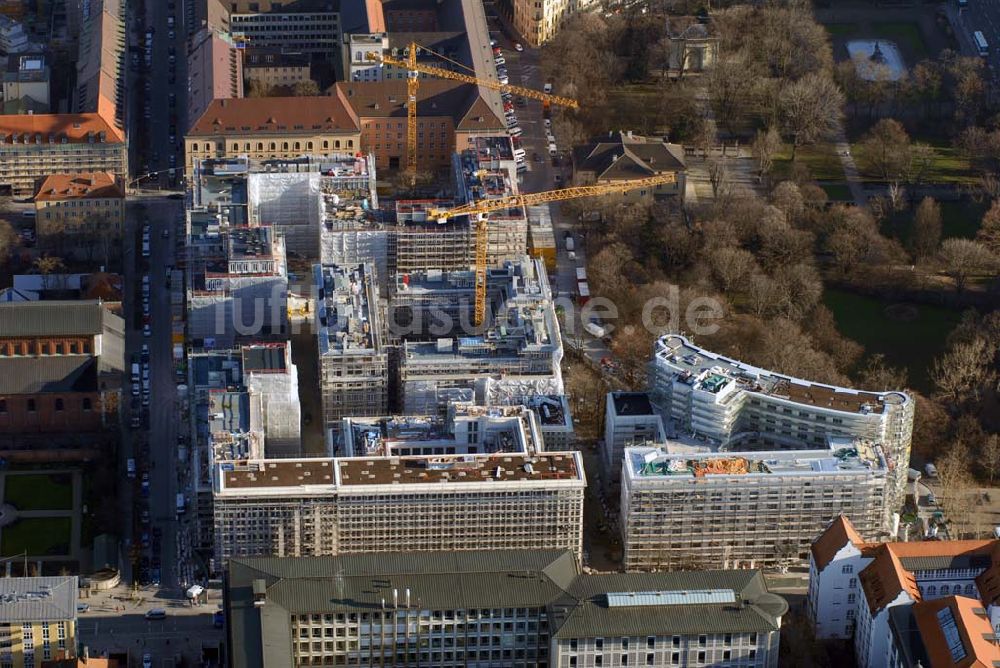 Luftaufnahme München - Blick auf die Baustelle der Lenbach Gärten, einem urbanen Wohn- und Geschäftshauskpmplex südlich Abtei und Pfarrei St. Bonifaz in München