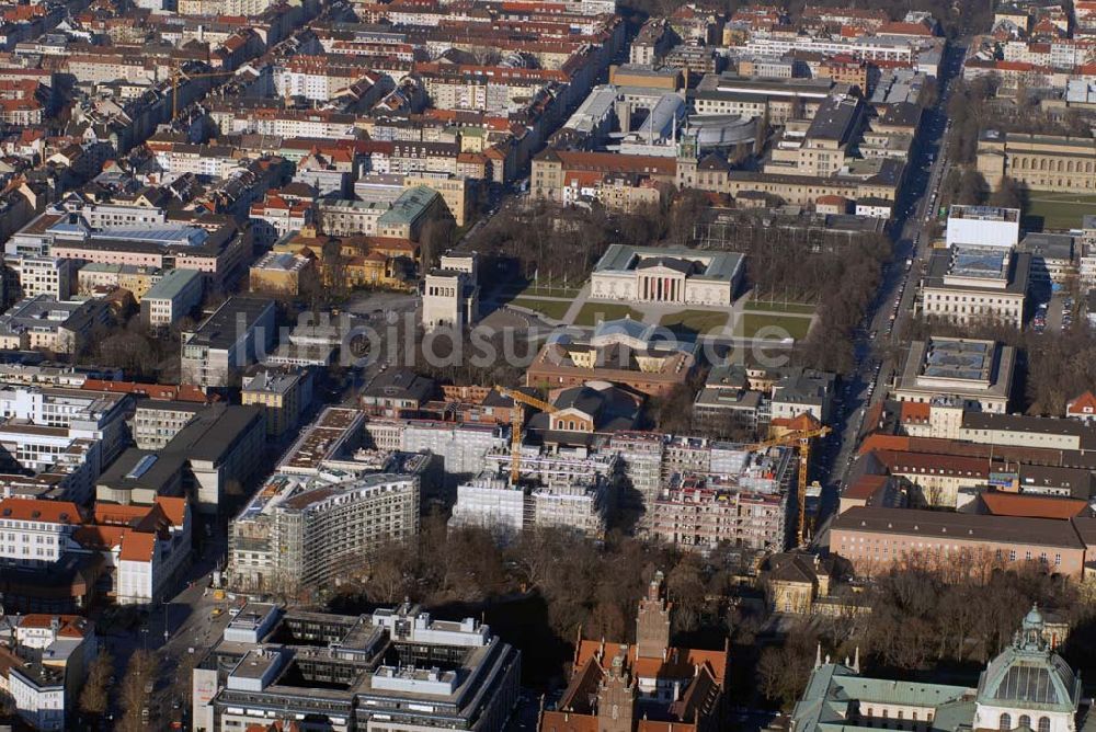 München aus der Vogelperspektive: Blick auf die Baustelle der Lenbach Gärten, einem urbanen Wohn- und Geschäftshauskpmplex südlich Abtei und Pfarrei St. Bonifaz in München