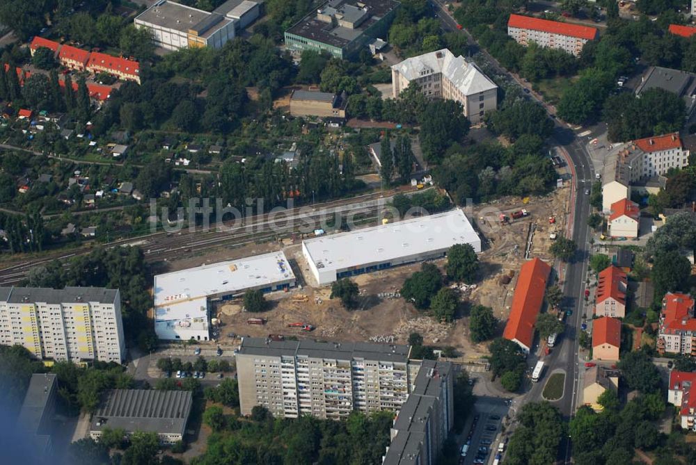 Berlin von oben - Blick auf die Baustelle des Market Stadtteilzentrums an der Alfred-Kowalke-Straße in Berlin-Lichtenberg