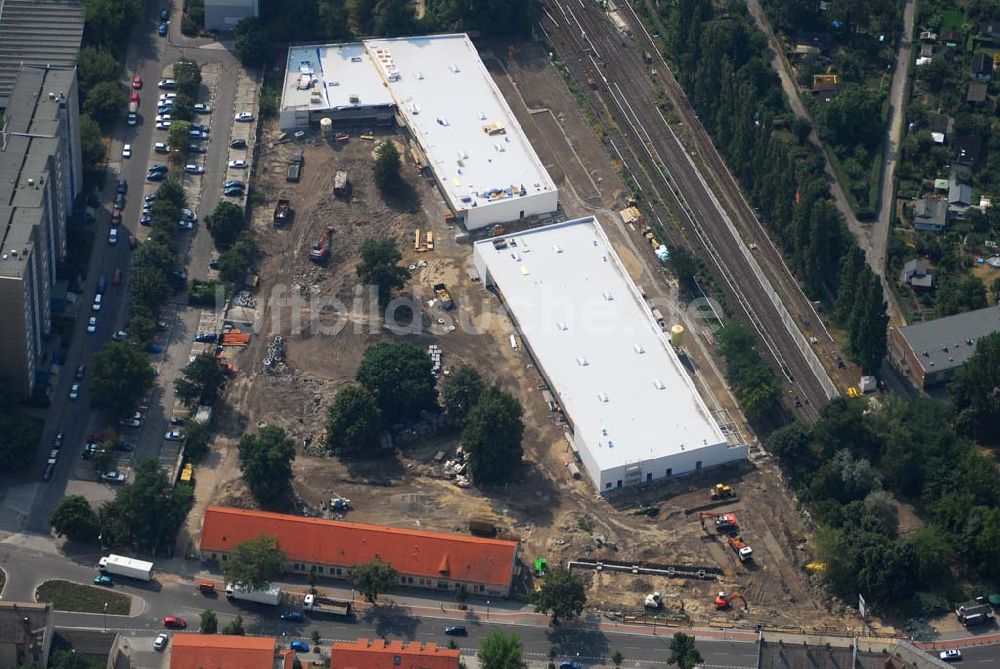 Luftaufnahme Berlin - Blick auf die Baustelle des Market Stadtteilzentrums an der Alfred-Kowalke-Straße in Berlin-Lichtenberg