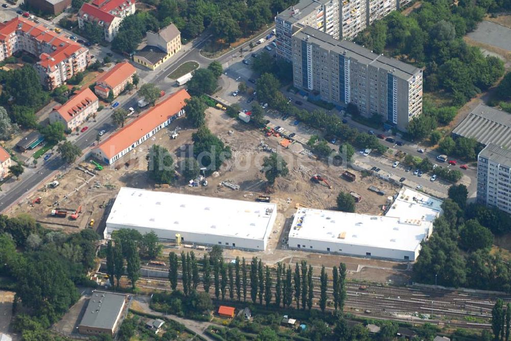 Berlin von oben - Blick auf die Baustelle des Market Stadtteilzentrums an der Alfred-Kowalke-Straße in Berlin-Lichtenberg