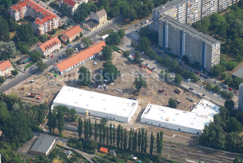 Berlin aus der Vogelperspektive: Blick auf die Baustelle des Market Stadtteilzentrums an der Alfred-Kowalke-Straße in Berlin-Lichtenberg