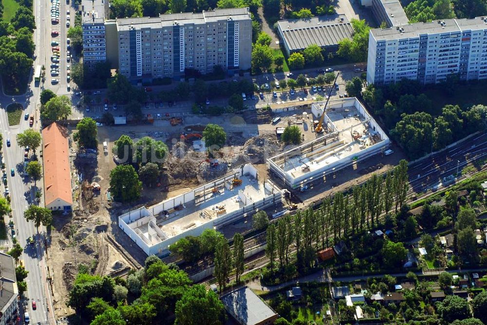 Berlin aus der Vogelperspektive: Blick auf die Baustelle des Market Stadtteilzentrums an der Alfred-Kowalke-Straße in Berlin-Lichtenberg.