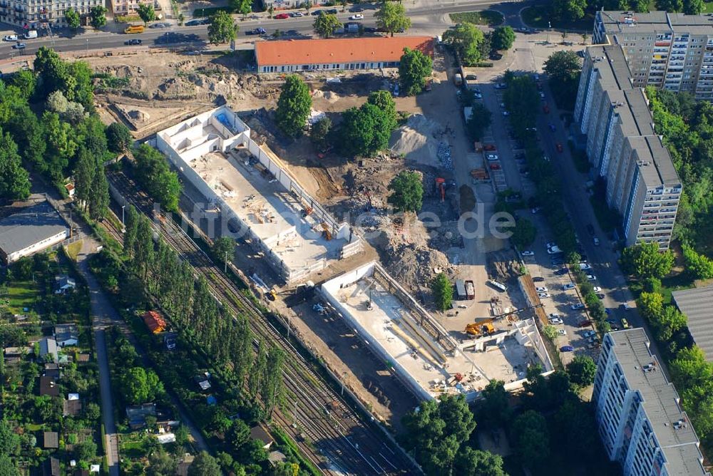 Berlin von oben - Blick auf die Baustelle des Market Stadtteilzentrums an der Alfred-Kowalke-Straße in Berlin-Lichtenberg.