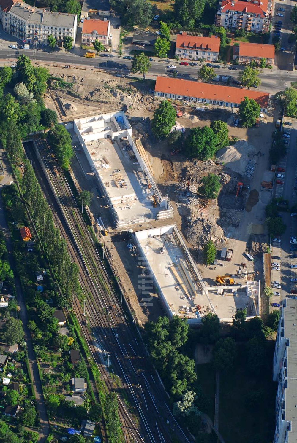 Berlin aus der Vogelperspektive: Blick auf die Baustelle des Market Stadtteilzentrums an der Alfred-Kowalke-Straße in Berlin-Lichtenberg.