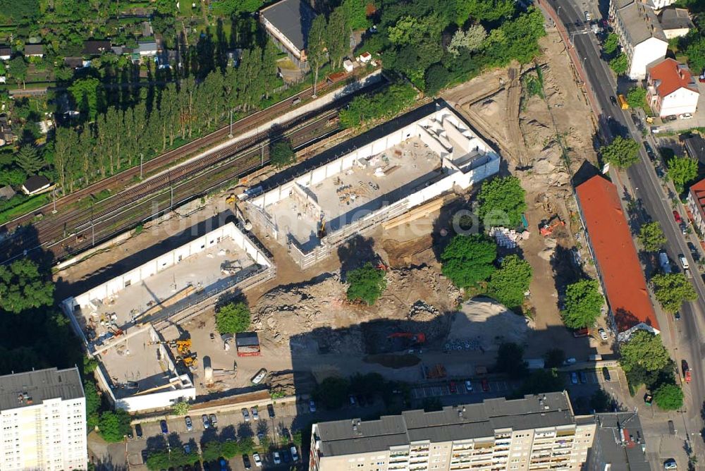 Berlin aus der Vogelperspektive: Blick auf die Baustelle des Market Stadtteilzentrums an der Alfred-Kowalke-Straße in Berlin-Lichtenberg.