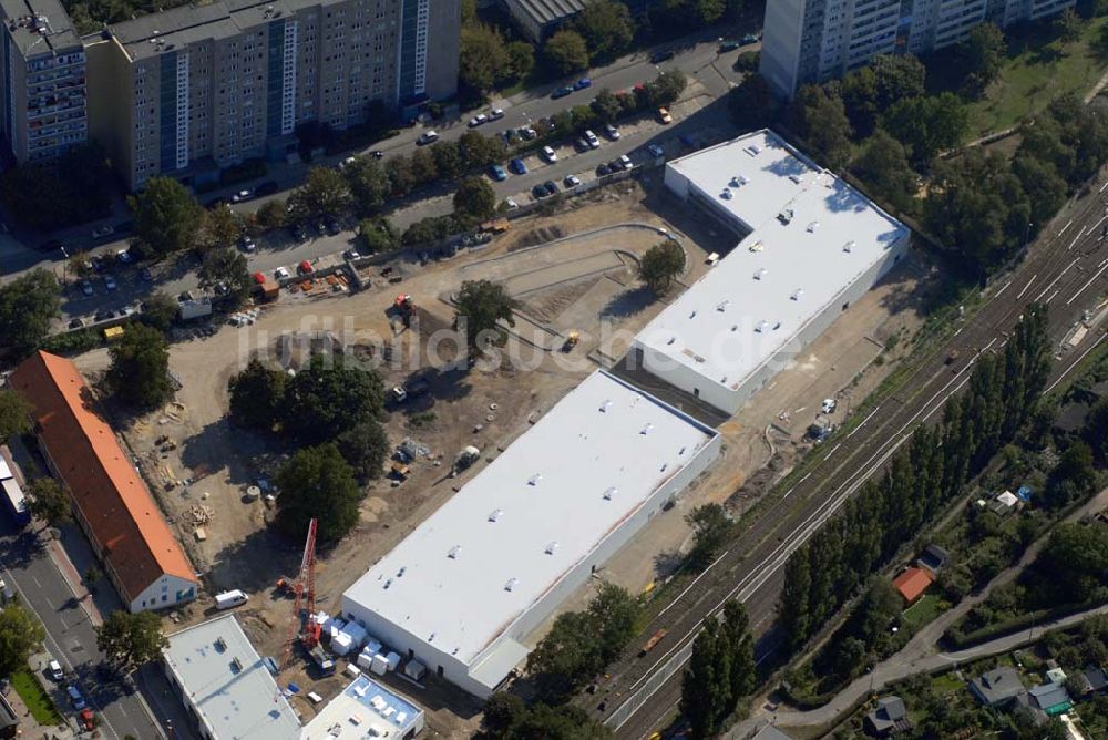 Luftbild Berlin-Lichtenberg - Blick auf die Baustelle des Market Stadtteilzentrums an der Alfred-Kowalke-Straße in Berlin-Lichtenberg