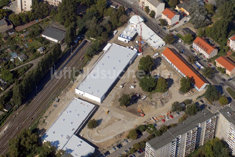 Luftbild Berlin-Lichtenberg - Blick auf die Baustelle des Market Stadtteilzentrums an der Alfred-Kowalke-Straße in Berlin-Lichtenberg