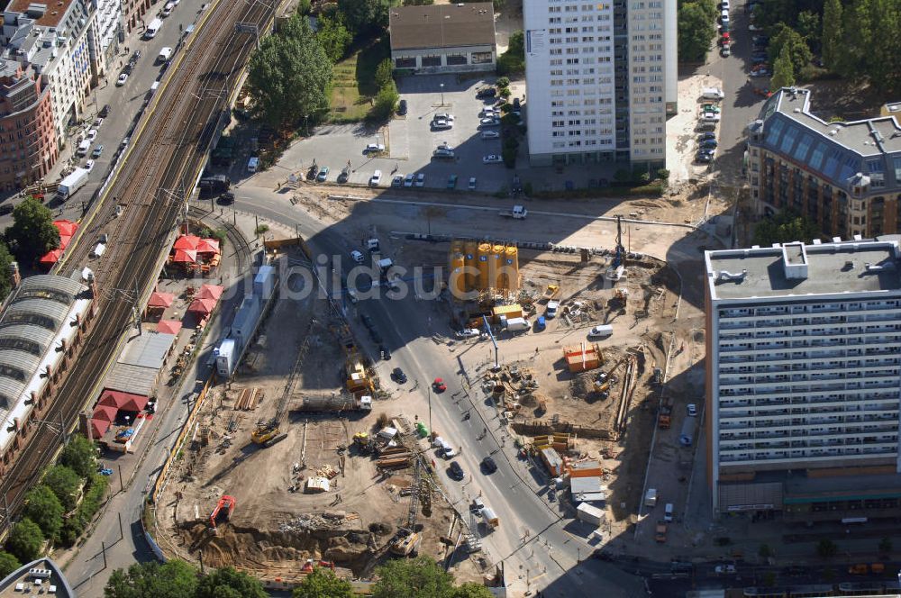 Berlin Mitte aus der Vogelperspektive: Blick auf eine Baustelle neben dem S-Bahnhof Hackescher Markt in Berlin