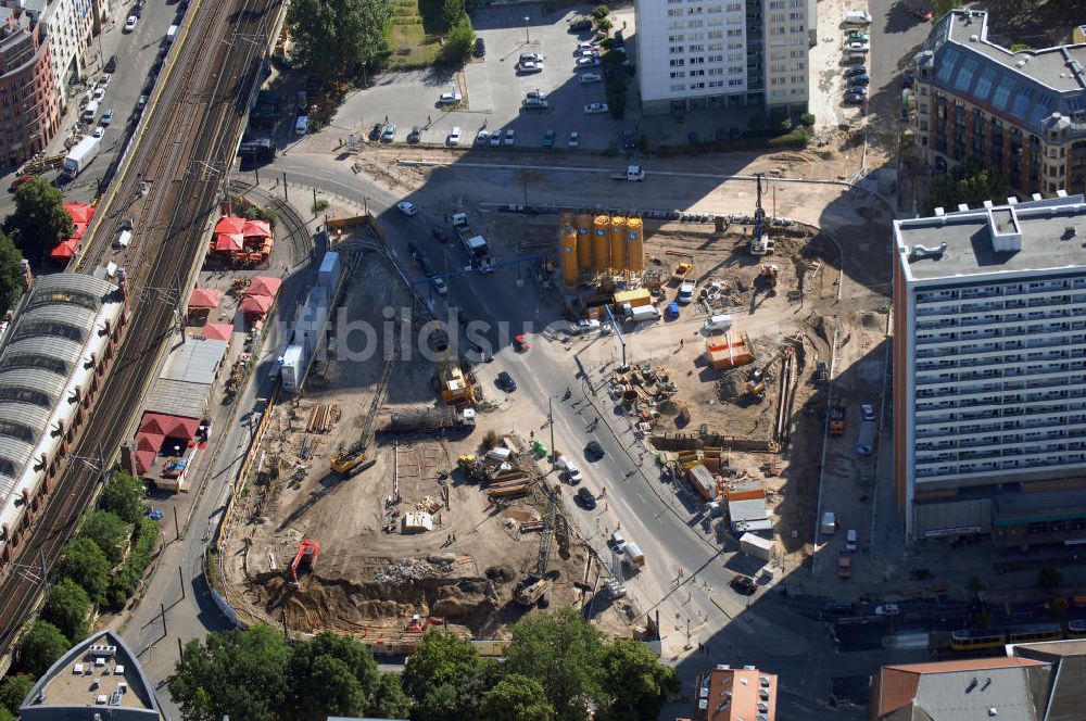 Luftbild Berlin Mitte - Blick auf eine Baustelle neben dem S-Bahnhof Hackescher Markt in Berlin