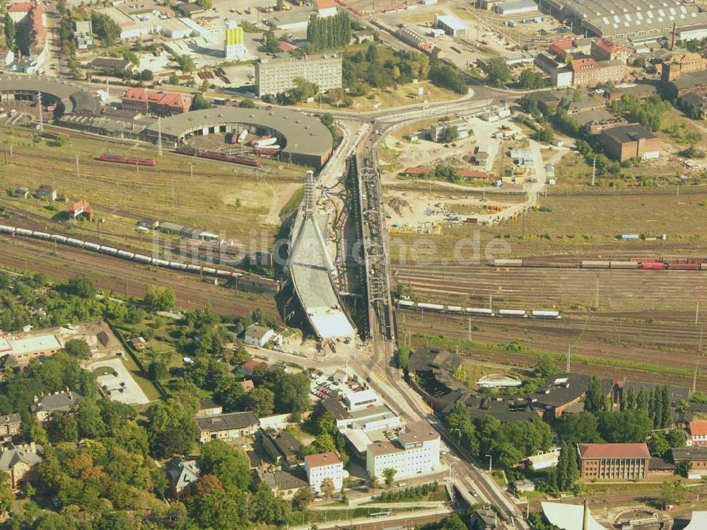 Luftaufnahme Halle (Sachsen-Anhalt) - Blick auf Baustelle des Neubaus Berliner Brücke