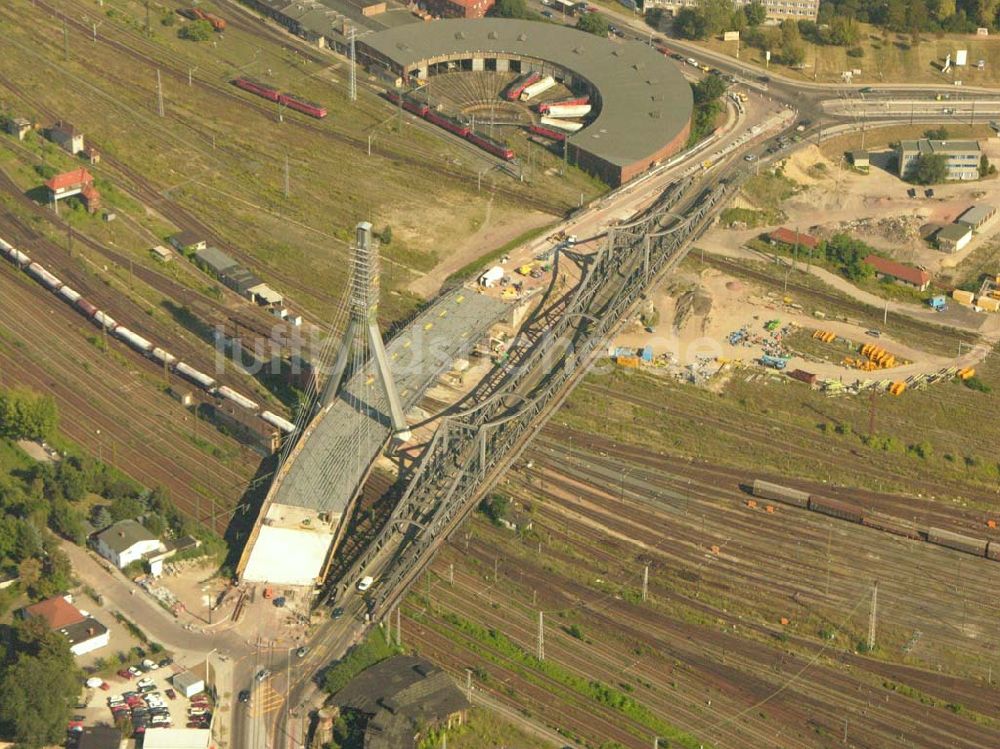 Halle (Sachsen-Anhalt) aus der Vogelperspektive: Blick auf Baustelle des Neubaus Berliner Brücke