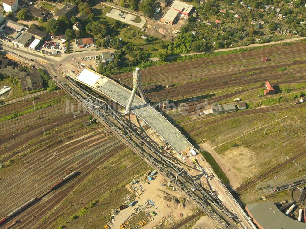 Luftbild Halle (Sachsen-Anhalt) - Blick auf Baustelle des Neubaus Berliner Brücke