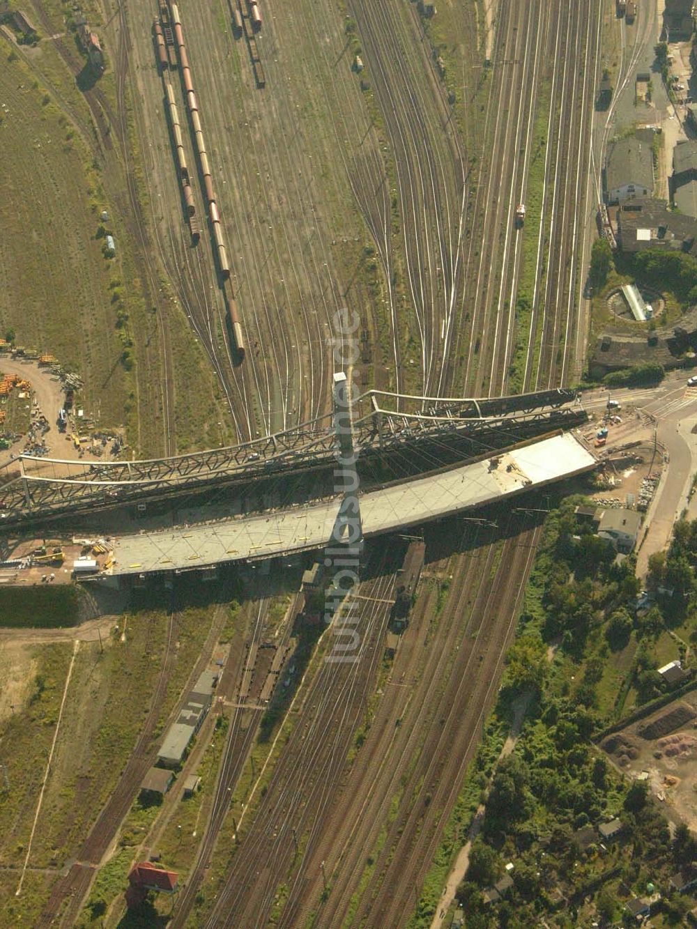 Luftbild Halle (Sachsen-Anhalt) - Blick auf Baustelle des Neubaus Berliner Brücke