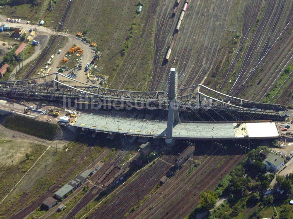 Luftaufnahme Halle (Sachsen-Anhalt) - Blick auf Baustelle des Neubaus Berliner Brücke