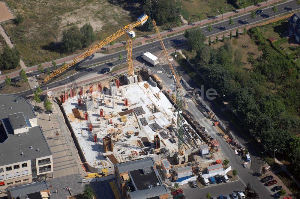 Kleinmachnow aus der Vogelperspektive: Blick auf eine Baustelle am Rathausmarkt in Kleinmachnow