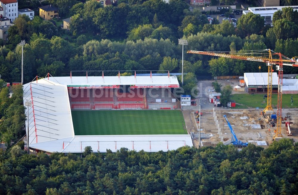 Berlin von oben - Blick auf die Baustelle am Stadion An der Alten Försterei in Berlin