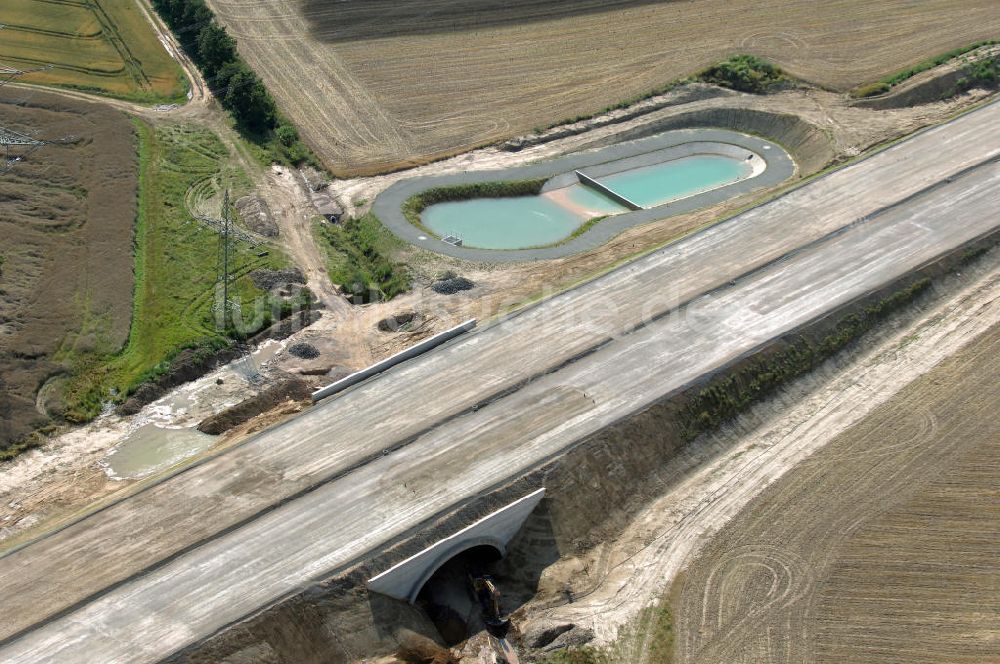 Luftbild Bauernfeld - Blick auf die Baustelle einer Unterführung der A4 bei Bauernfeld mit Regenrückhaltebecken