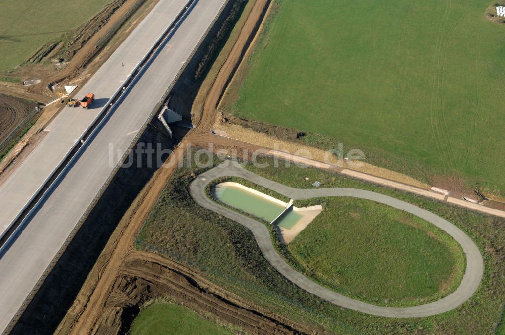 Wenigenlupnitz von oben - Blick auf die Baustelle einer Unterführung mit Regenrückhaltebecken der A4 bei Wenigenlupnitz westlich der PWC-Anlage / Rastplatz