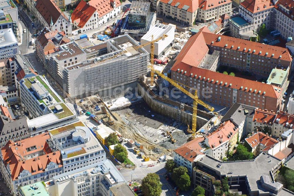 München von oben - Blick auf die Baustelle für ein Wohn-, Park- und Geschäftshaus am Münchner Oberanger