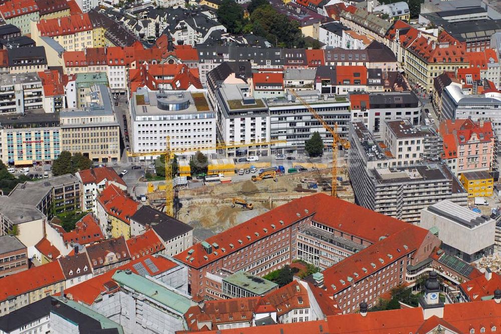 München aus der Vogelperspektive: Blick auf die Baustelle für ein Wohn-, Park- und Geschäftshaus am Münchner Oberanger