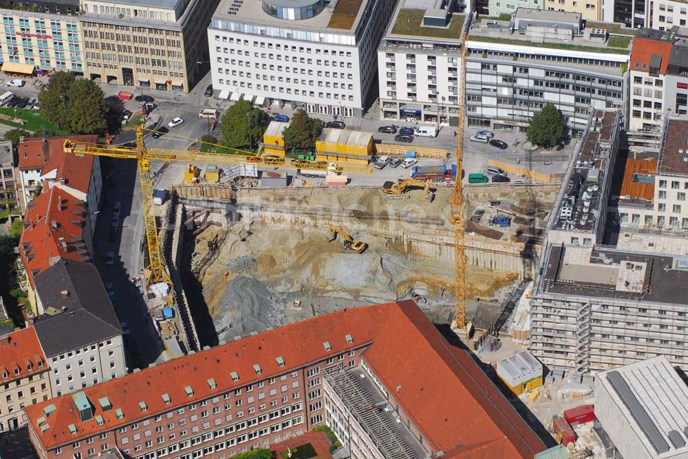 Luftaufnahme München - Blick auf die Baustelle für ein Wohn-, Park- und Geschäftshaus am Münchner Oberanger