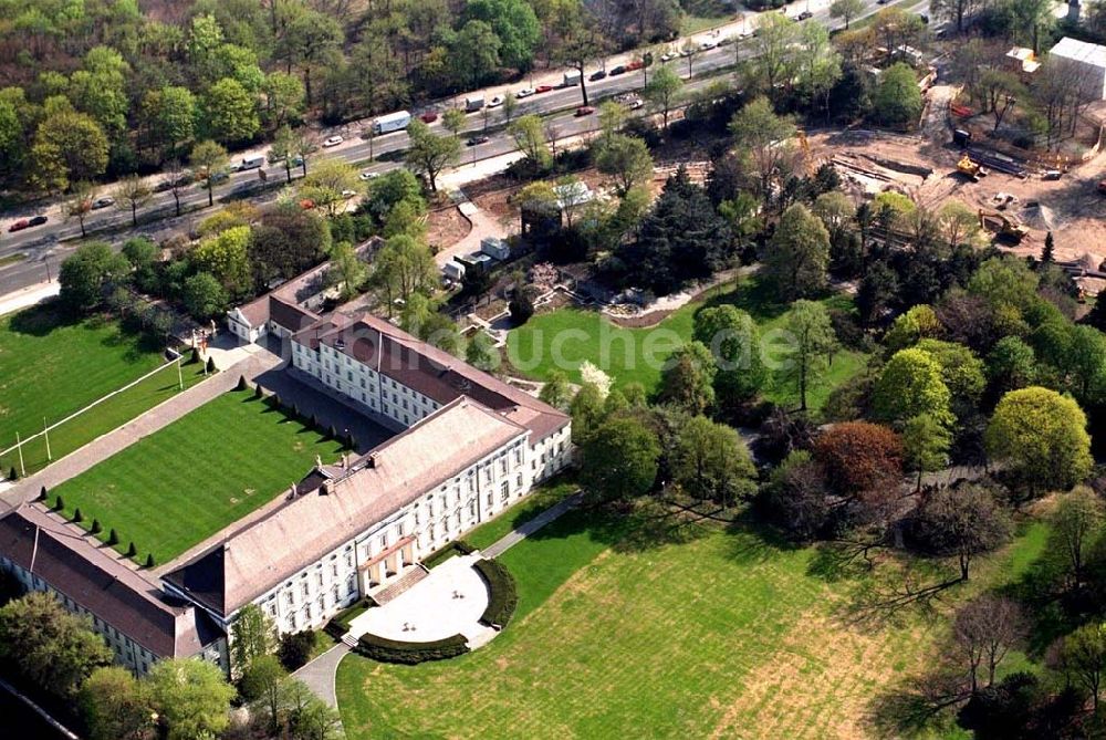 Luftbild Berlin - Blick auf Baustelle zum Neubau des Bundespräsidialamtes am Spreeweg 1 im Berliner Tiergarten