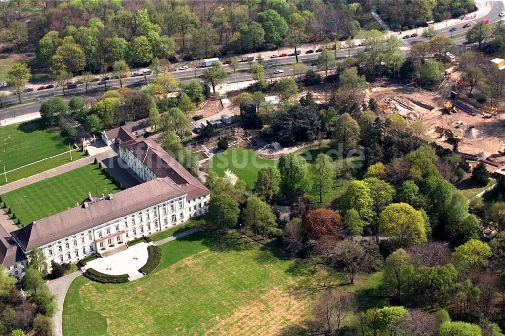 Luftaufnahme Berlin - Blick auf Baustelle zum Neubau des Bundespräsidialamtes am Spreeweg 1 im Berliner Tiergarten