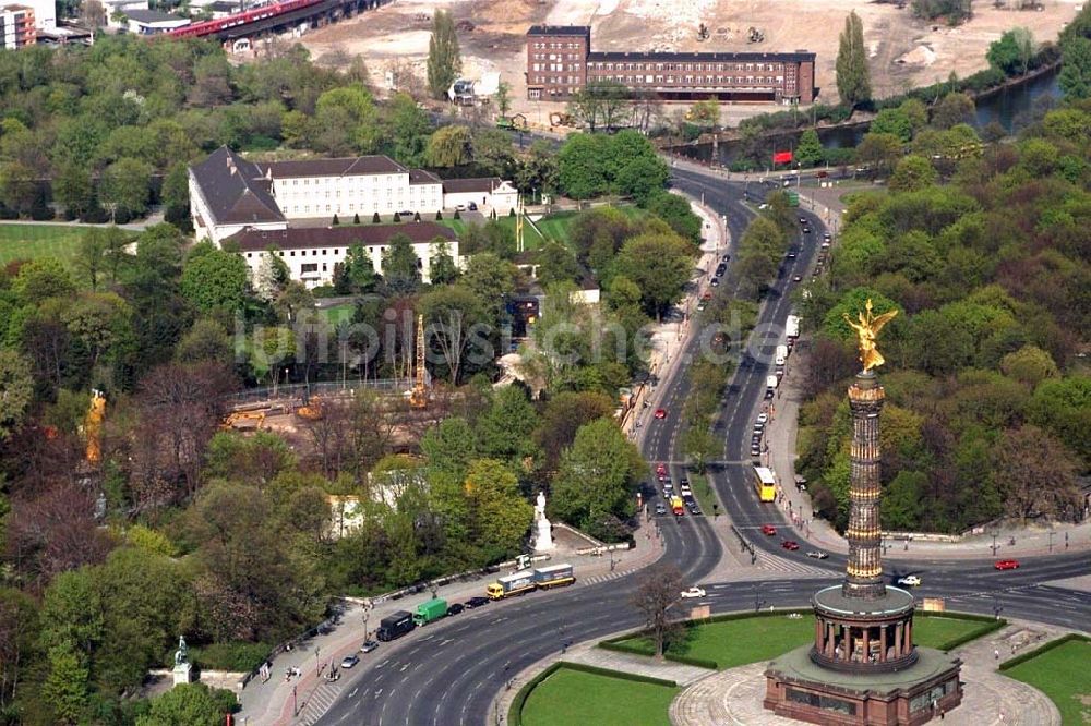 Luftbild Berlin - Blick auf Baustelle zum Neubau des Bundespräsidialamtes am Spreeweg 1 im Berliner Tiergarten