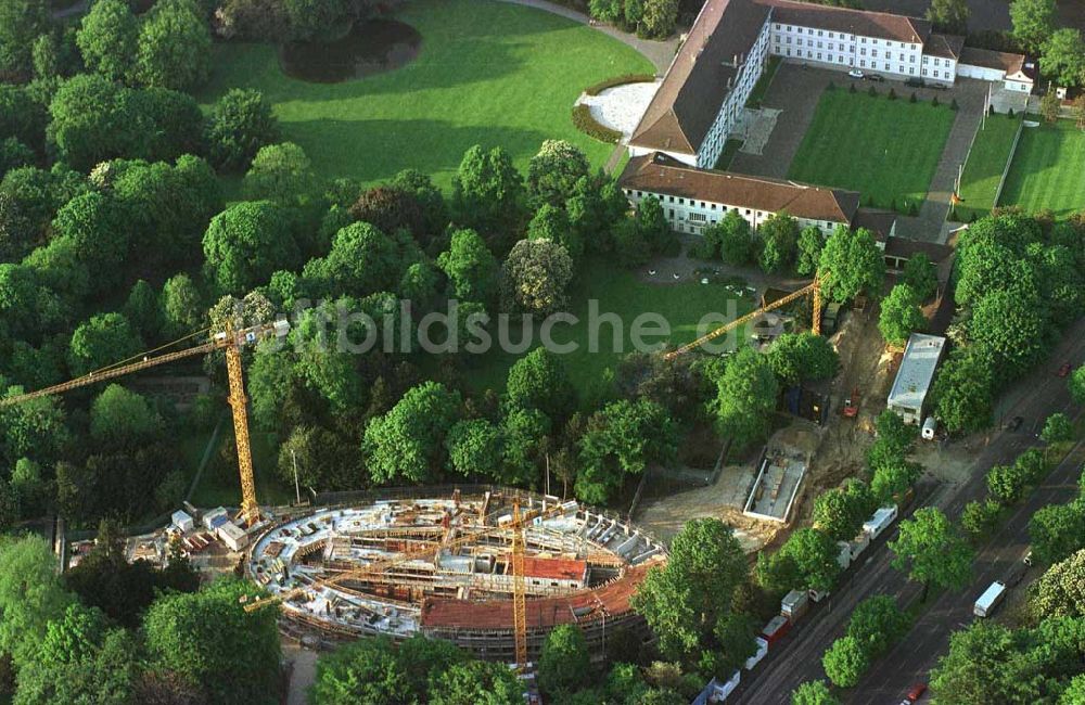 Berlin aus der Vogelperspektive: Blick auf Baustelle zum Neubau des Bundespräsidialamtes am Spreeweg 1 im Berliner Tiergarten