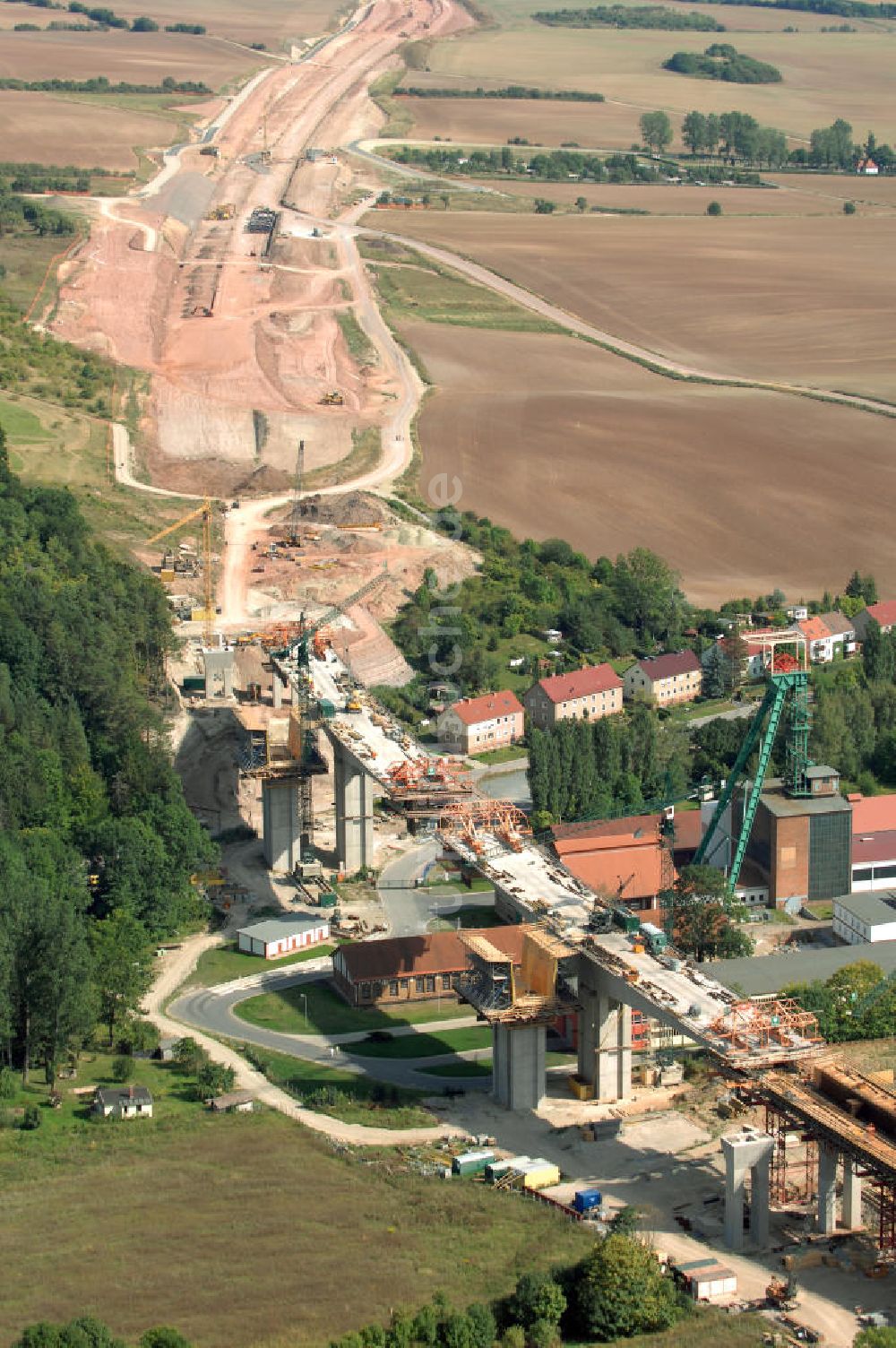 Sollstedt von oben - Blick auf die Baustelle zur Bundesautobahn A38 bei Sollstedt