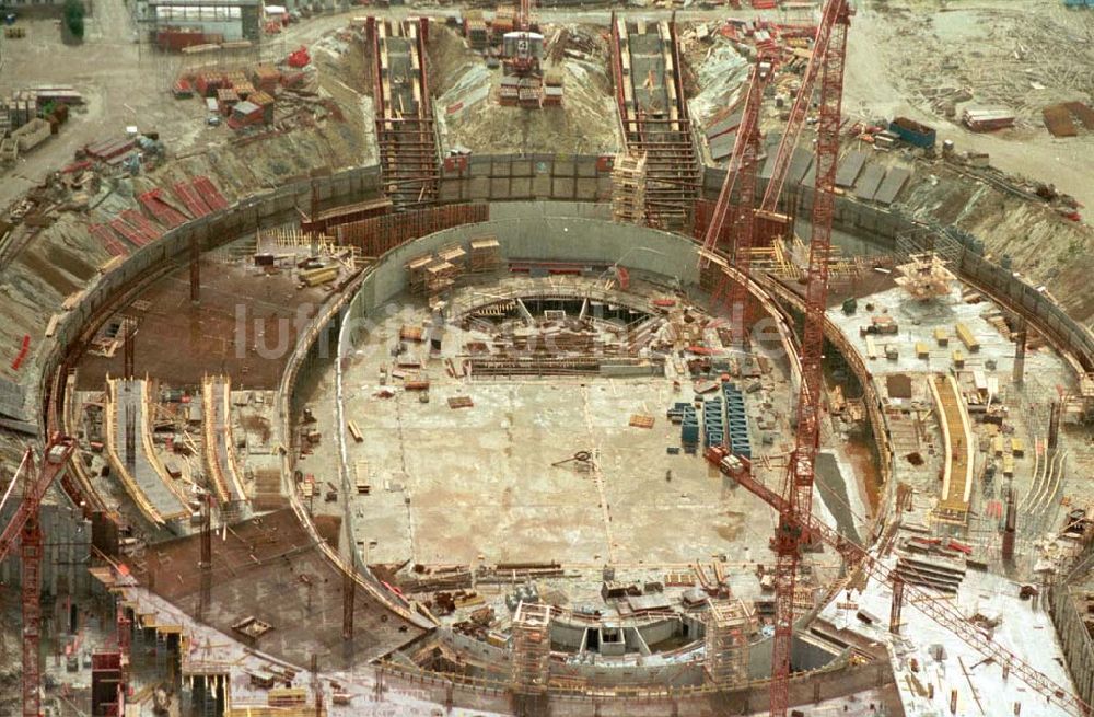 Berlin aus der Vogelperspektive: Blick auf die Baustelle zur Errichtung des Velodrom an der Landsberger Allee durch die OSB Sportstättenbauten GmbH