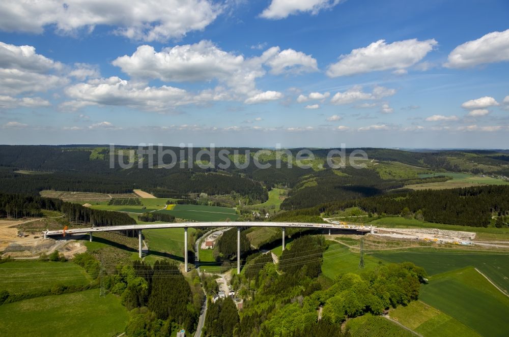 Luftbild Bestwig - Blick auf Baustellen und Brückenneubauten an der Autobahnerweiterung der A44 bei Bestwig im Bundesland Nordrhein-Westfalen