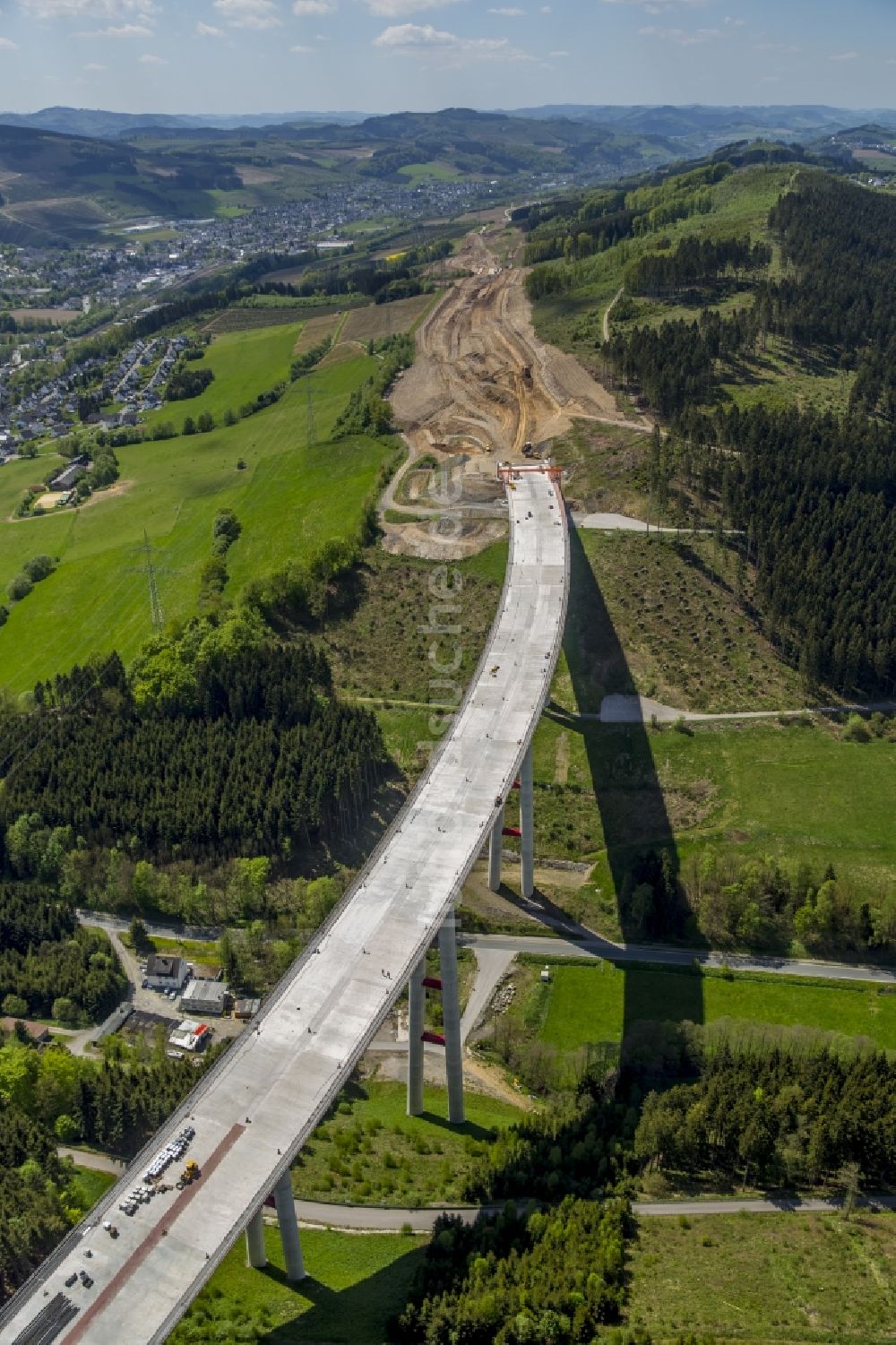 Luftbild Bestwig - Blick auf Baustellen und Brückenneubauten an der Autobahnerweiterung der A44 bei Bestwig im Bundesland Nordrhein-Westfalen