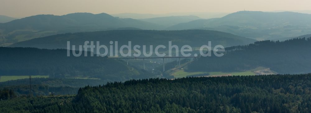 Luftbild Bestwig - Blick auf Baustellen und Brückenneubauten an der Autobahnerweiterung der A44 bei Bestwig im Bundesland Nordrhein-Westfalen