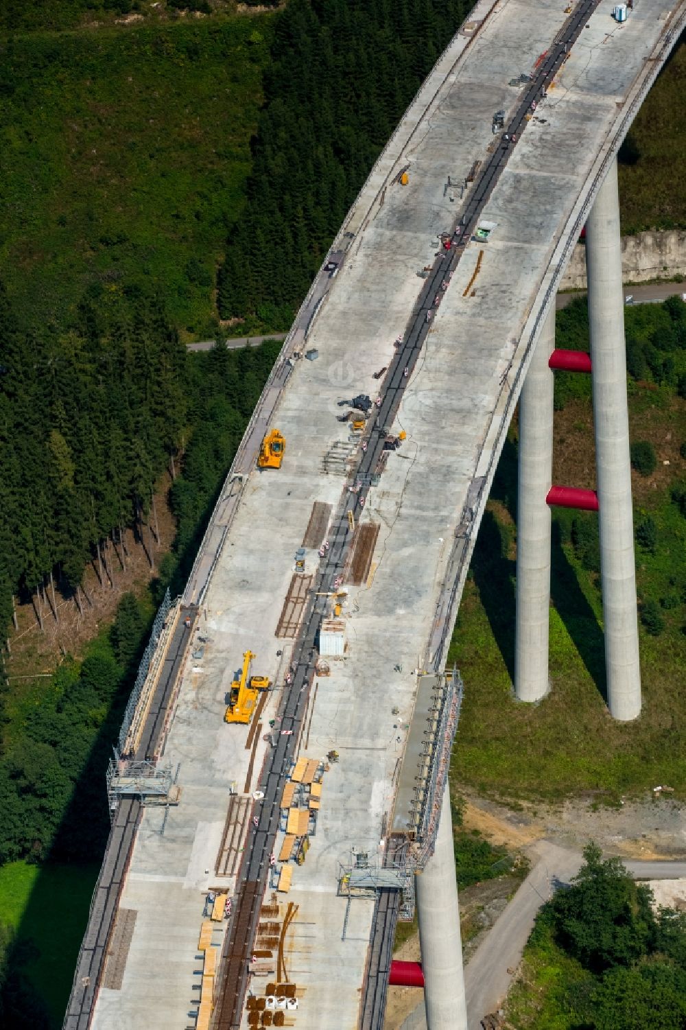 Luftbild Bestwig - Blick auf Baustellen und Brückenneubauten an der Autobahnerweiterung der A44 bei Bestwig im Bundesland Nordrhein-Westfalen