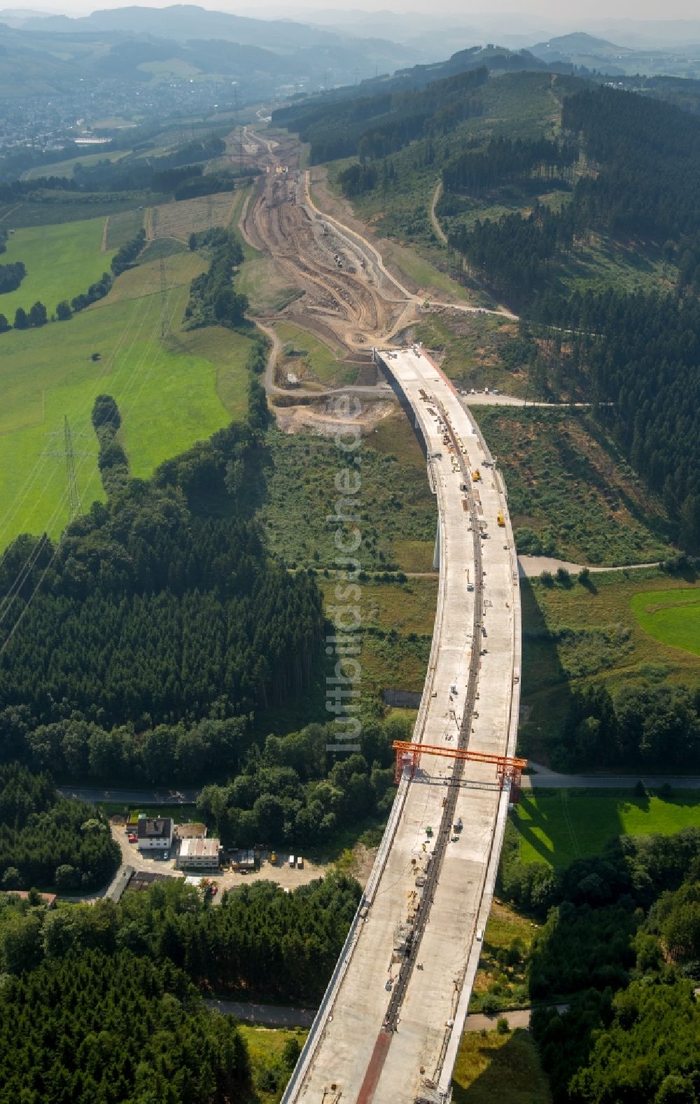 Luftbild Bestwig - Blick auf Baustellen und Brückenneubauten an der Autobahnerweiterung der A44 bei Bestwig im Bundesland Nordrhein-Westfalen