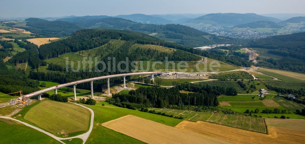 Luftbild Bestwig - Blick auf Baustellen und Brückenneubauten an der Autobahnerweiterung der A44 bei Bestwig im Bundesland Nordrhein-Westfalen