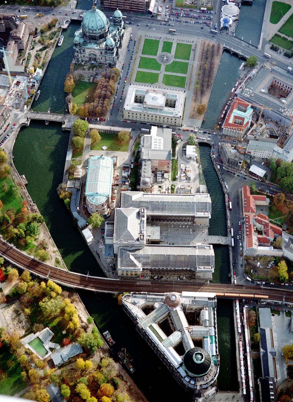 Luftbild Berlin - Blick auf die Bauten der Berliner Museumsinsel