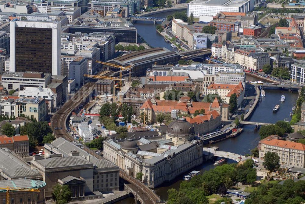 Luftbild Berlin - Blick auf die Bauten der Berliner Museumsinsel