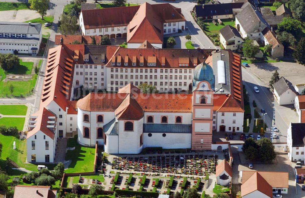 Rohr aus der Vogelperspektive: Blick auf die Benediktinerabtei und Wallfahrtskirche Mariä Himmelfahrt in Rohr