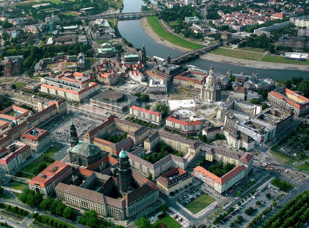 Dresden von oben - Blick über die Altsatdt von Dresden im Bundesland Sachsen