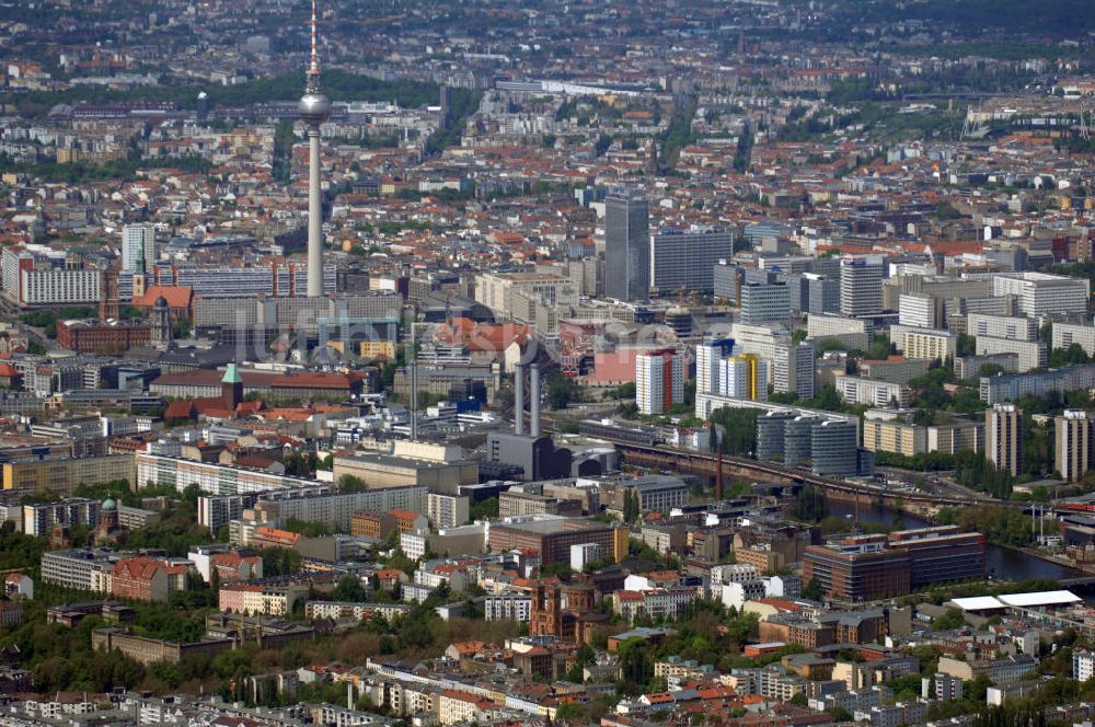 Berlin aus der Vogelperspektive: Blick über Berlin-Mitte mit Fernsehturm